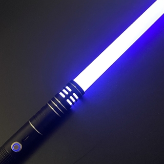 Lyssværd med farverige lys- og lydeffekter - Genopladeligt - Sort håndtag - 14 lysfarver